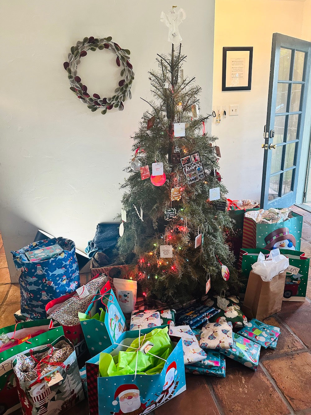 Christmas tree with presents